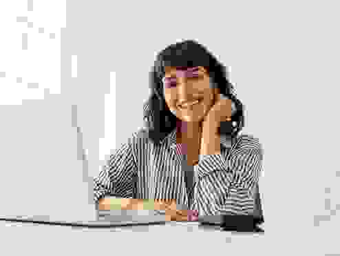 A women on her laptop smiling